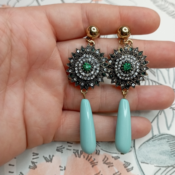 ✨NEW CRYSTAL EARRINGS COLLECTION✨ Earrings - Picture 14 of 15